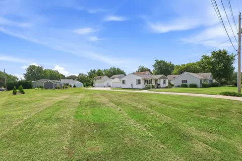Exterior - 2602 43rd St, Moline, IL 61265 photo 4 of 19