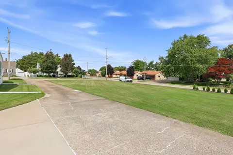 Exterior - 2602 43rd St, Moline, IL 61265 photo 10 of 19