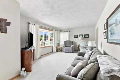 Living - 2602 43rd St, Moline, IL 61265 photo 1 of 4