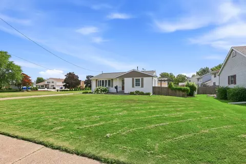 Exterior - 2602 43rd St, Moline, IL 61265 photo 18 of 19