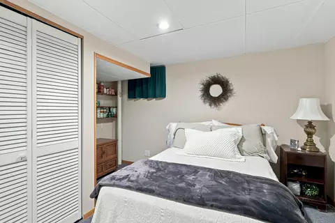 Bedroom - 2602 43rd St, Moline, IL 61265 photo 4 of 4