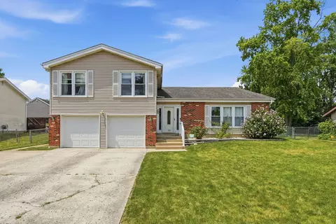 316 Plymouth Ln, Bloomingdale, IL 60108