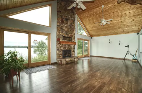 Living - 3272 Tammy Ln, Thomson, IL 61285 photo 1 of 4
