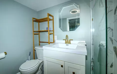 Bath - 3272 Tammy Ln, Thomson, IL 61285 photo 2 of 4