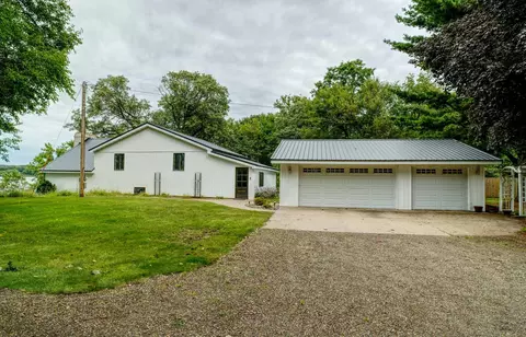Exterior - 3272 Tammy Ln, Thomson, IL 61285 photo 1 of 10