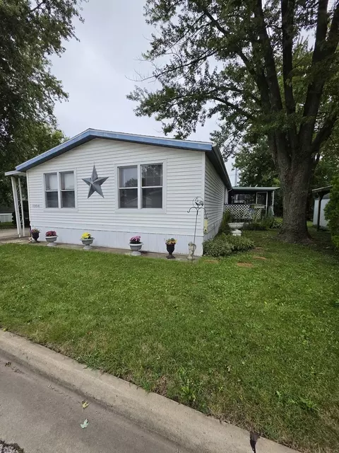 1306 13th St, Bloomington, IL 61704 photo 4