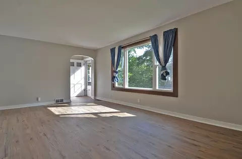 Living - 2113 Fields Pl, Ottawa, IL 61350 photo 2 of 3