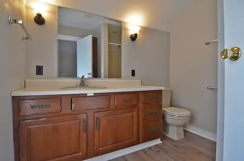 Bath - 2113 Fields Pl, Ottawa, IL 61350 photo 2 of 2