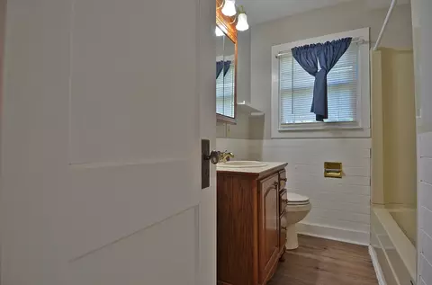 Bath - 2113 Fields Pl, Ottawa, IL 61350 photo 1 of 2