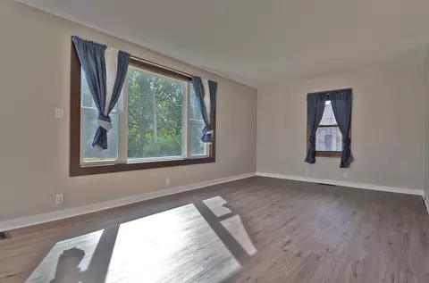 Living - 2113 Fields Pl, Ottawa, IL 61350 photo 1 of 3