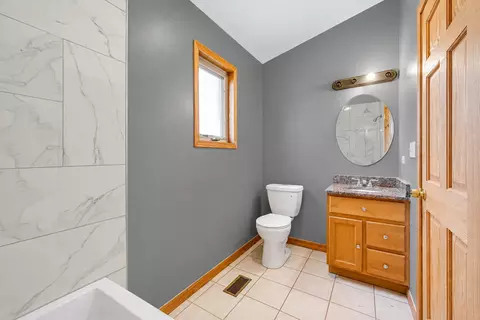 Bath - Undisclosed, Chicago, IL 60620 photo 4 of 6