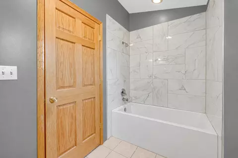 Bath - Undisclosed, Chicago, IL 60620 photo 3 of 6