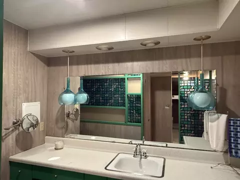 Bath - 2113 12th St, Peru, IL 61354 photo 6 of 6