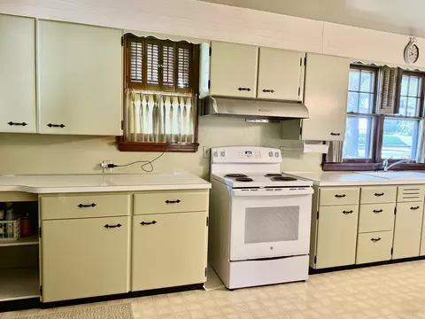 Kitchen - 2113 12th St, Peru, IL 61354 photo 1 of 2