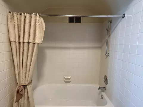 Bath - 2113 12th St, Peru, IL 61354 photo 5 of 6