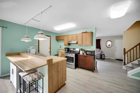 Kitchen - 951 Surf Ct, Bartlett, IL 60103 photo 5 of 5