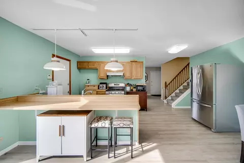 Kitchen - 951 Surf Ct, Bartlett, IL 60103 photo 4 of 5