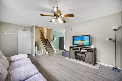 Living - 951 Surf Ct, Bartlett, IL 60103 photo 3 of 4