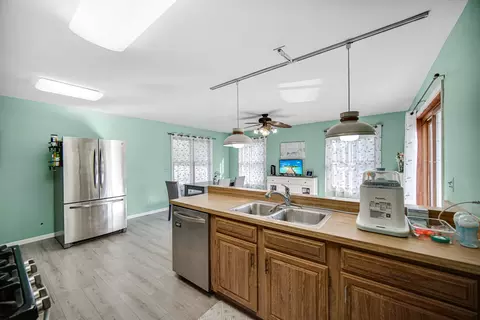 Kitchen - 951 Surf Ct, Bartlett, IL 60103 photo 3 of 5
