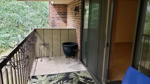 Exterior - 211 E Janata Ave #3B, Lombard, IL 60148 photo 2 of 11