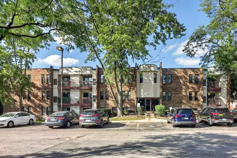 2212 Country Club Dr #21, Woodridge, IL 60517