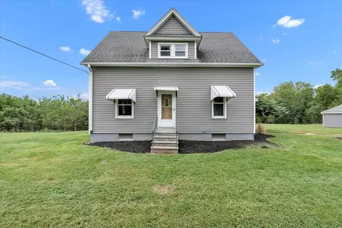 8850 Ridgewood Rd, Rock Island, IL 61201
