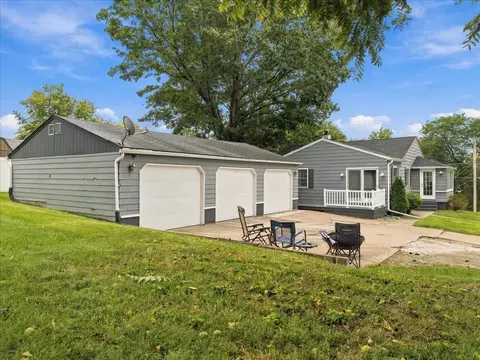 Exterior - 302 Towne St, Morrison, IL 61270 photo 5 of 6