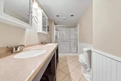 Bath - 302 Towne St, Morrison, IL 61270 photo 2 of 2