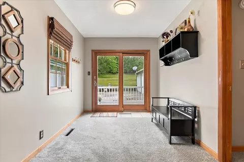 Entry Way - 302 Towne St, Morrison, IL 61270 photo 1 of 2