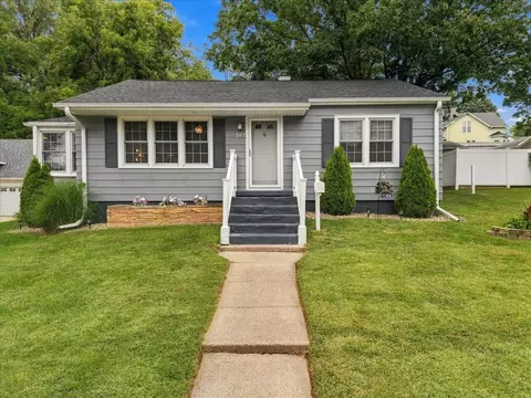Exterior - 302 Towne St, Morrison, IL 61270 photo 1 of 6