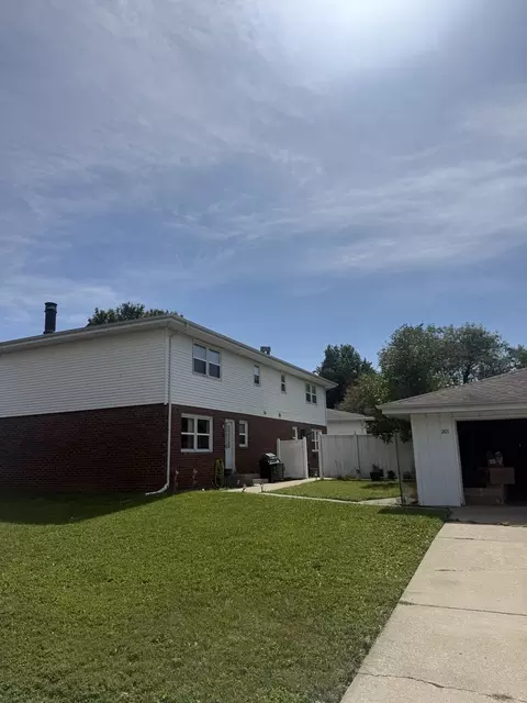 201 S Towanda Ave, Normal, IL 61761 photo 2