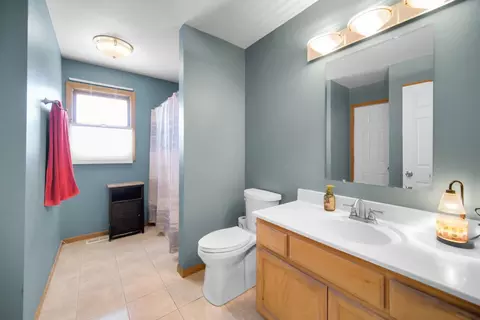Bath - 7016 Lewis Clark Dr, Plainfield, IL 60586 photo 1 of 2