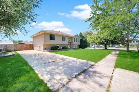 Exterior - 7016 Lewis Clark Dr, Plainfield, IL 60586 photo 2 of 15