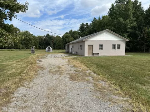 Exterior - 348 State Rte 37 Rte, Kell, IL 62853 photo 3 of 12
