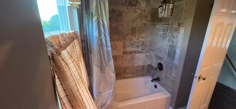 Bath - 25553 N Cinnamon Ct, Plainfield, IL 60585 photo 2 of 5