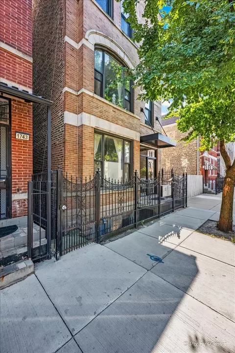 1745 W 18th Pl #1R, Chicago, IL 60608