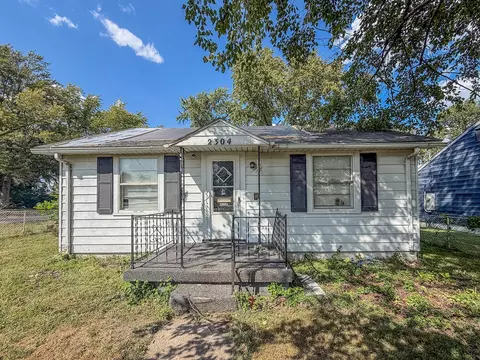 2304 E Division St, Decatur, IL 62526