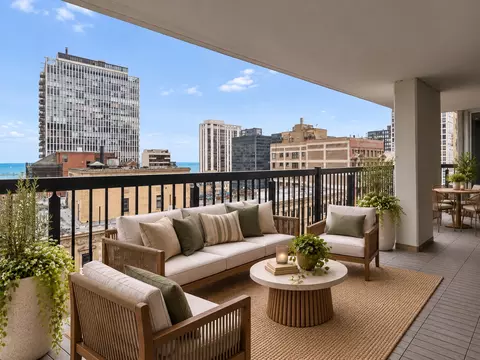 Exterior - 201 E Chestnut St #23A, Chicago, IL 60611 photo 1 of 3