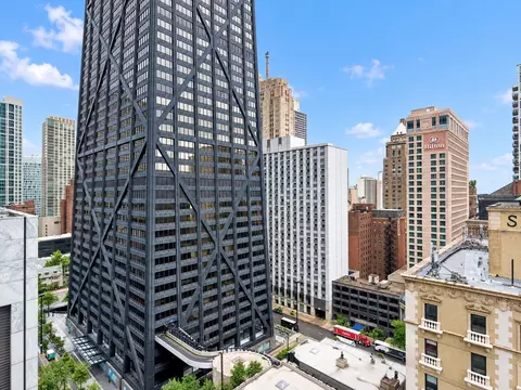 View/Area - 201 E Chestnut St #23A, Chicago, IL 60611 photo 1 of 2