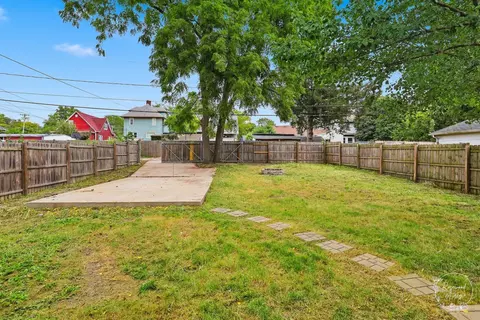 Exterior - 430 S Myrtle Ave, Kankakee, IL 60901 photo 2 of 4