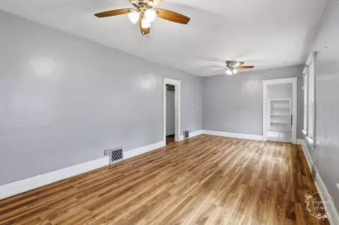 Living - 430 S Myrtle Ave, Kankakee, IL 60901 photo 2 of 4