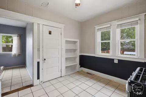 Entry Way - 430 S Myrtle Ave, Kankakee, IL 60901 photo 2 of 2