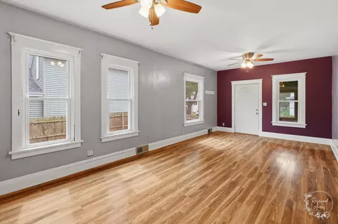 Living - 430 S Myrtle Ave, Kankakee, IL 60901 photo 3 of 4