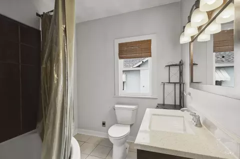 Bath - 430 S Myrtle Ave, Kankakee, IL 60901 photo 1 of 1