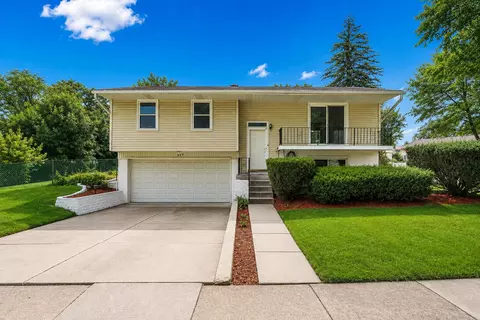 669 White Pine Rd, Buffalo Grove, IL 60089