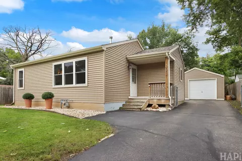 9004 Shady Ln, Wonder Lake, IL 60097
