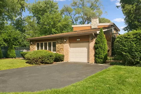 211 Blackhawk Rd, Highland Park, IL 60035