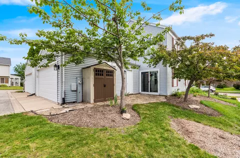 Exterior - 1035 Serendipity Dr, Aurora, IL 60504 photo 5 of 6