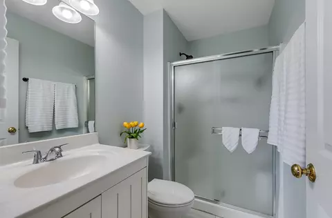 Bath - 1035 Serendipity Dr, Aurora, IL 60504 photo 3 of 5