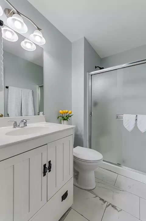 Bath - 1035 Serendipity Dr, Aurora, IL 60504 photo 4 of 5